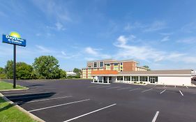 Days Inn & Suites By Wyndham Grand Rapids Near Downtown